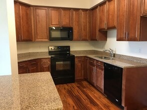 Building Photo - 804 Summer Hawk Dr