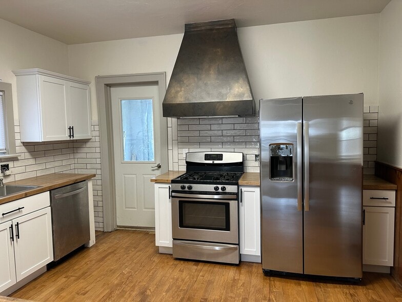 Building Photo - 401 N Hubbard St