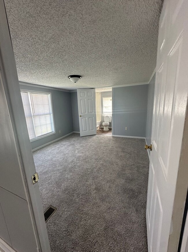 Building Photo - 1376 Fleetwood Cir