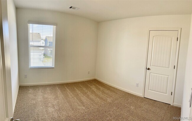 Building Photo - 5066 Pike Lp