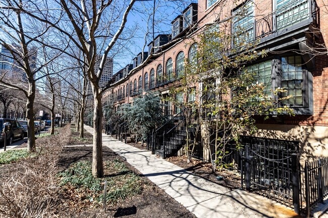 Primary Photo - 266 E Gay St