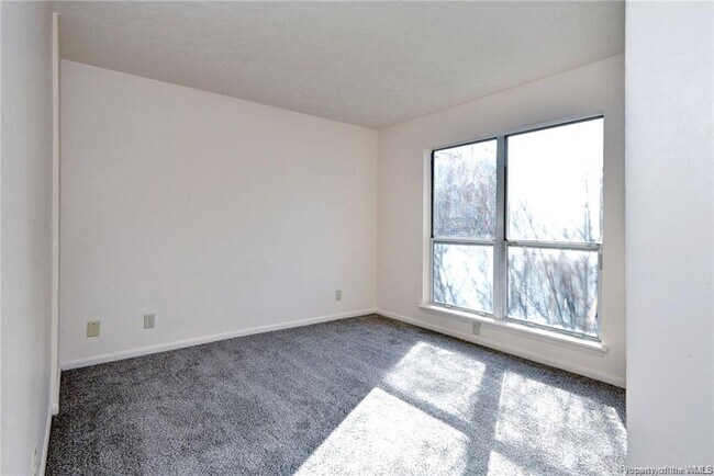 Building Photo - 4043 Midlands Rd