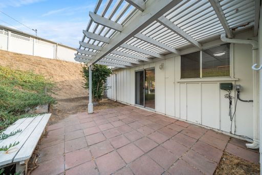 Building Photo - San Diego New Years Special Two Weeks FREE 3 bed /2 bath Home w Garage, Enclosed Patios, Fireplac...