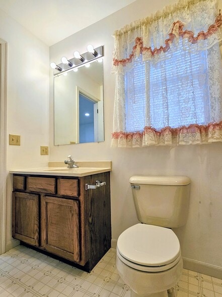 Building Photo - 357 Acorn Cir