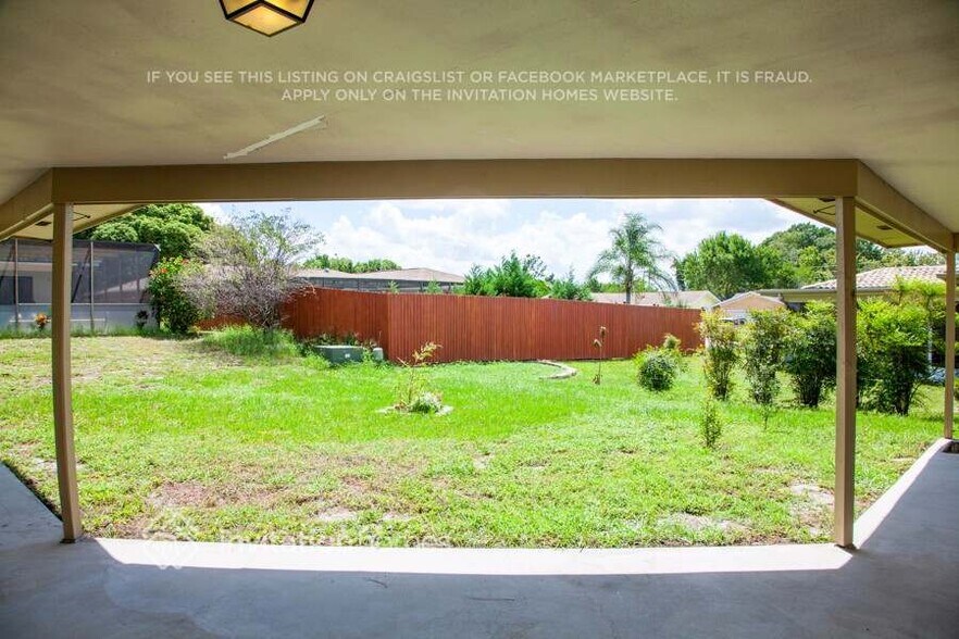 Building Photo - 8022 Idle Briar Ln