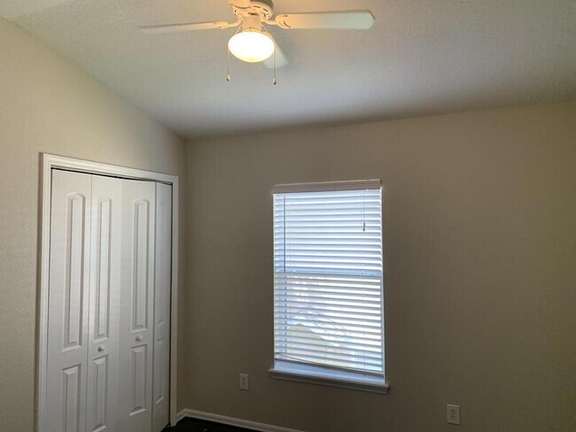 Building Photo - 10371 Lake District Ln