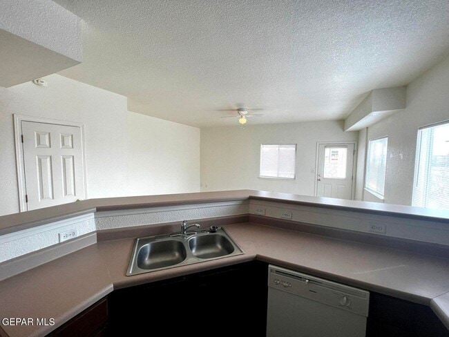 Building Photo - 5913 Cielo De Oro Pl