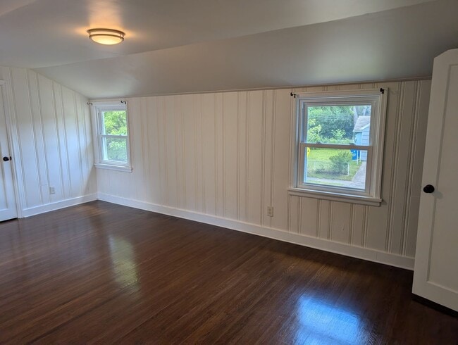 Building Photo - 111 Eastmoreland Dr