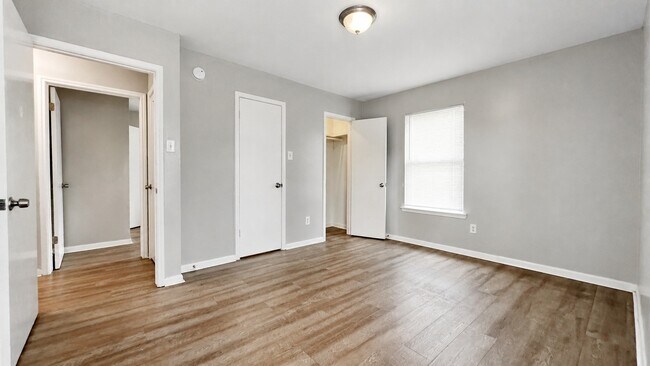 Building Photo - 9406 Alcala