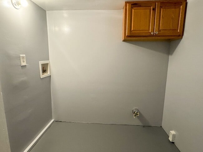 Building Photo - 1211 Wall Ave