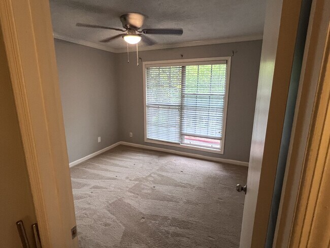 Building Photo - 3200 Seven Pines Ct