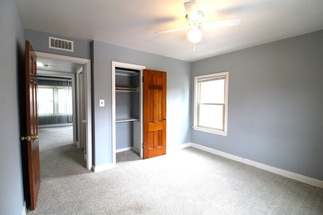 Building Photo - 4833 N Mohawk Ave