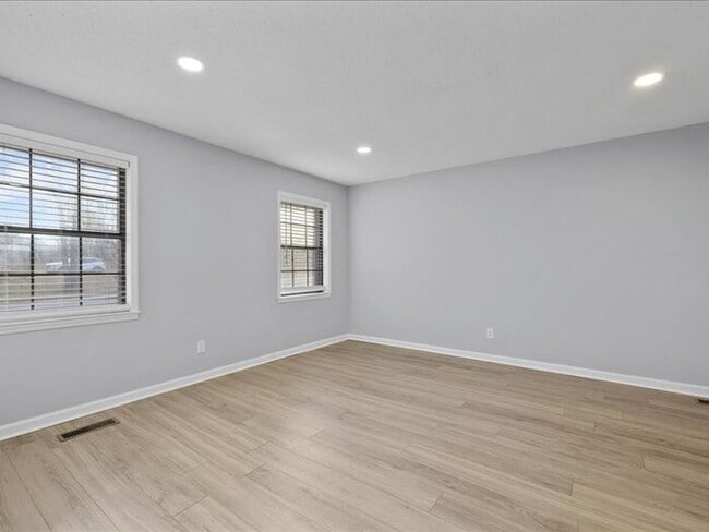 Building Photo - 801 4th Ave E