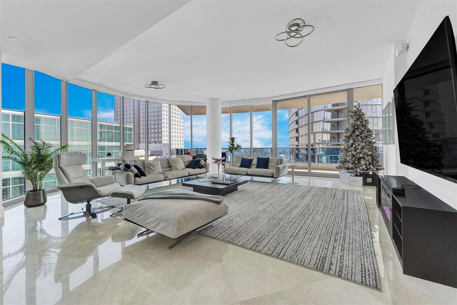 Building Photo - 200 Biscayne Boulevard Way