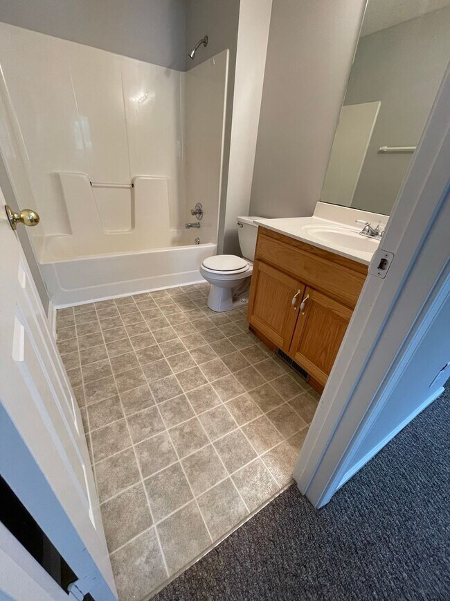 Building Photo - 31 Fox Creek Ct