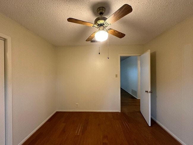 Building Photo - Coming Soon! 3 Bedroom 2 Bath in Whitehous...