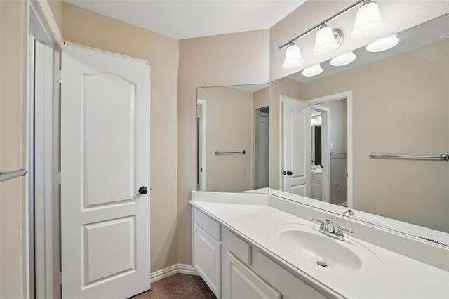Building Photo - 1805 Southwicke Dr
