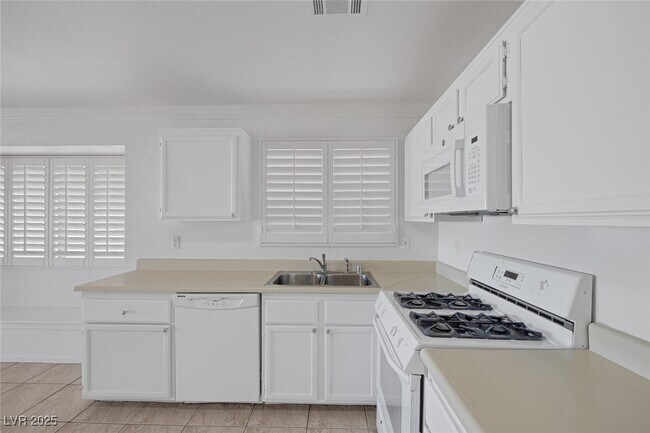 Building Photo - 1701 Duarte Dr