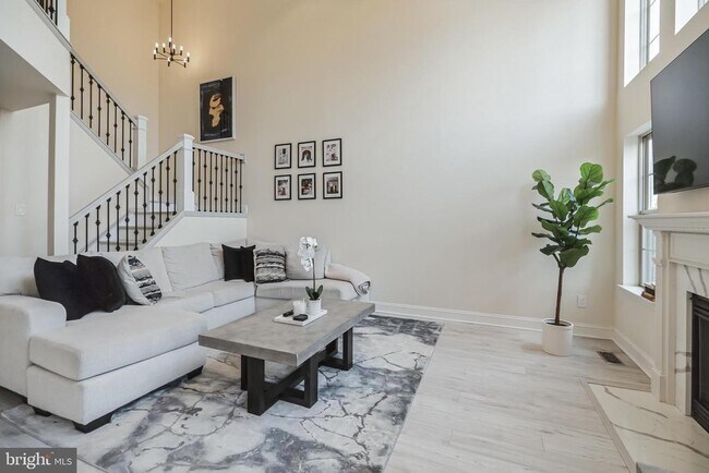 Building Photo - 1855 Creekview Ln