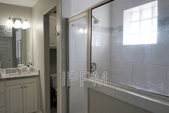 Building Photo - 2234 S Christian Cir
