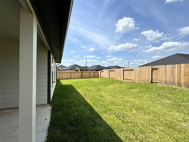 Building Photo - 30434 Canterbury Fields Dr