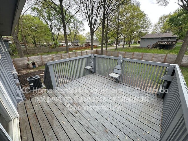 Building Photo - 1201 Golfview Dr