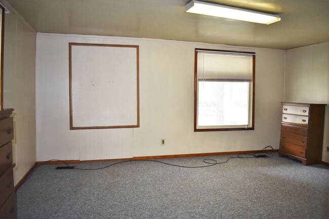 Building Photo - 1029 School St