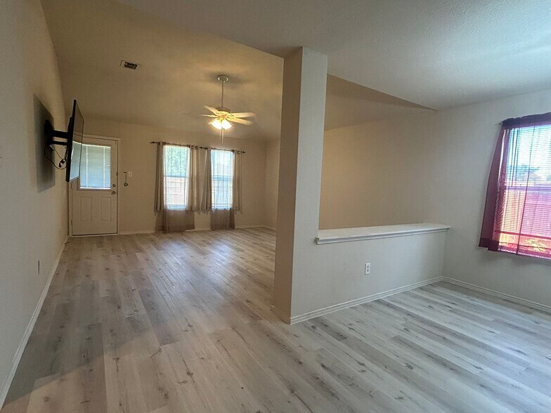 Building Photo - 9213 Centennial Dr