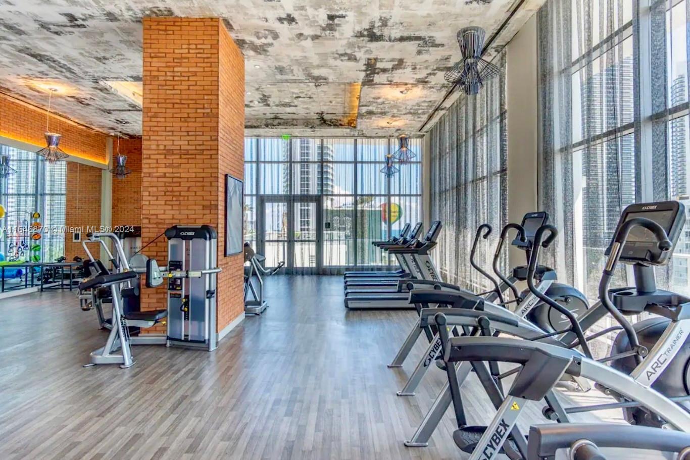 SO FLO Real Estate 4010 S Ocean Dr 1501 - 4010 S Ocean Dr