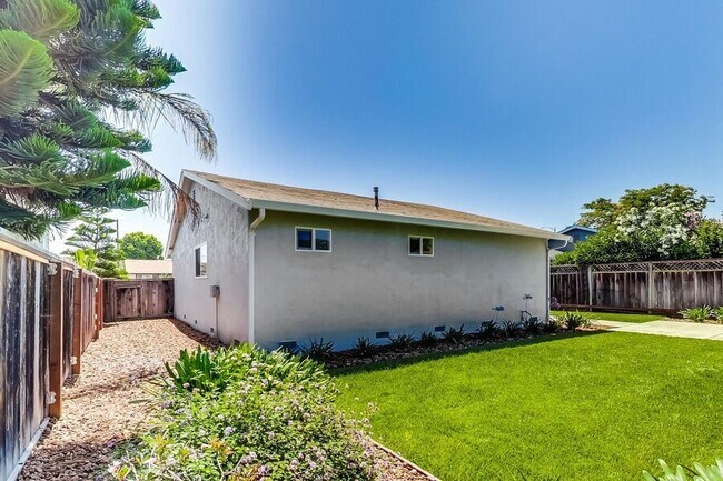 Building Photo - 4401 Castanos St