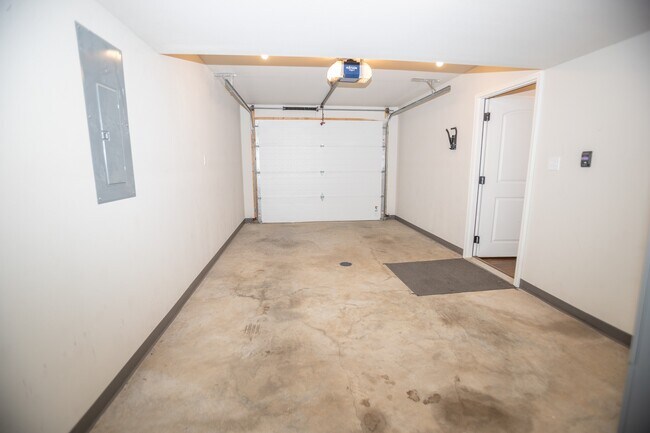 Building Photo - 5410 Deer Valley Dr