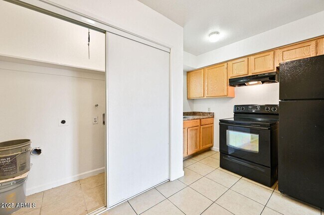 Building Photo - 1908 E Broadway Rd