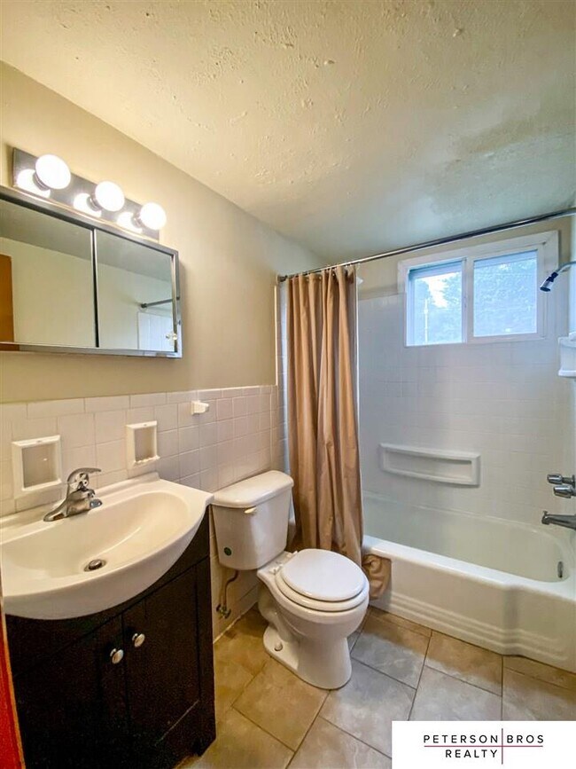 Primary Photo - 4404 Davenport St