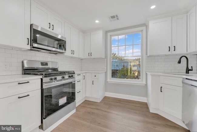 Primary Photo - 15 N Main St