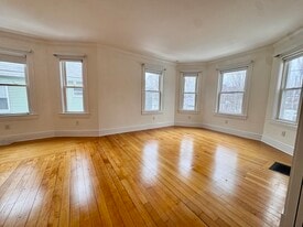 Building Photo - 41 Rich St