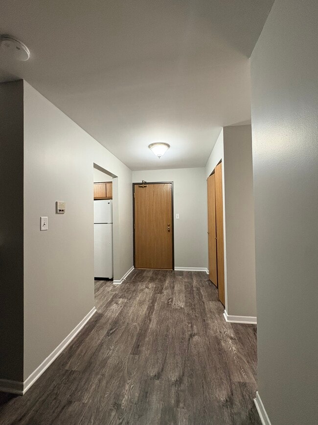 Building Photo - 33720 N Royal Oak Ln