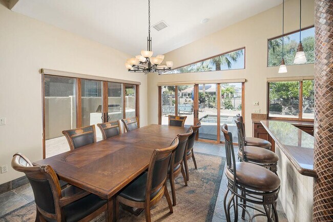 Building Photo - 4725 N Brookview Terrace