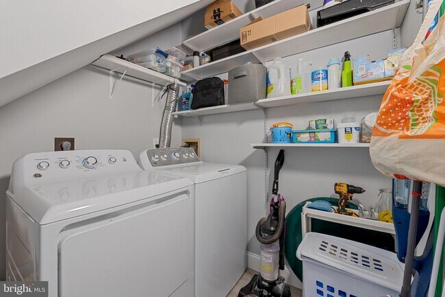 Building Photo - 6117 Blue Whale Ct