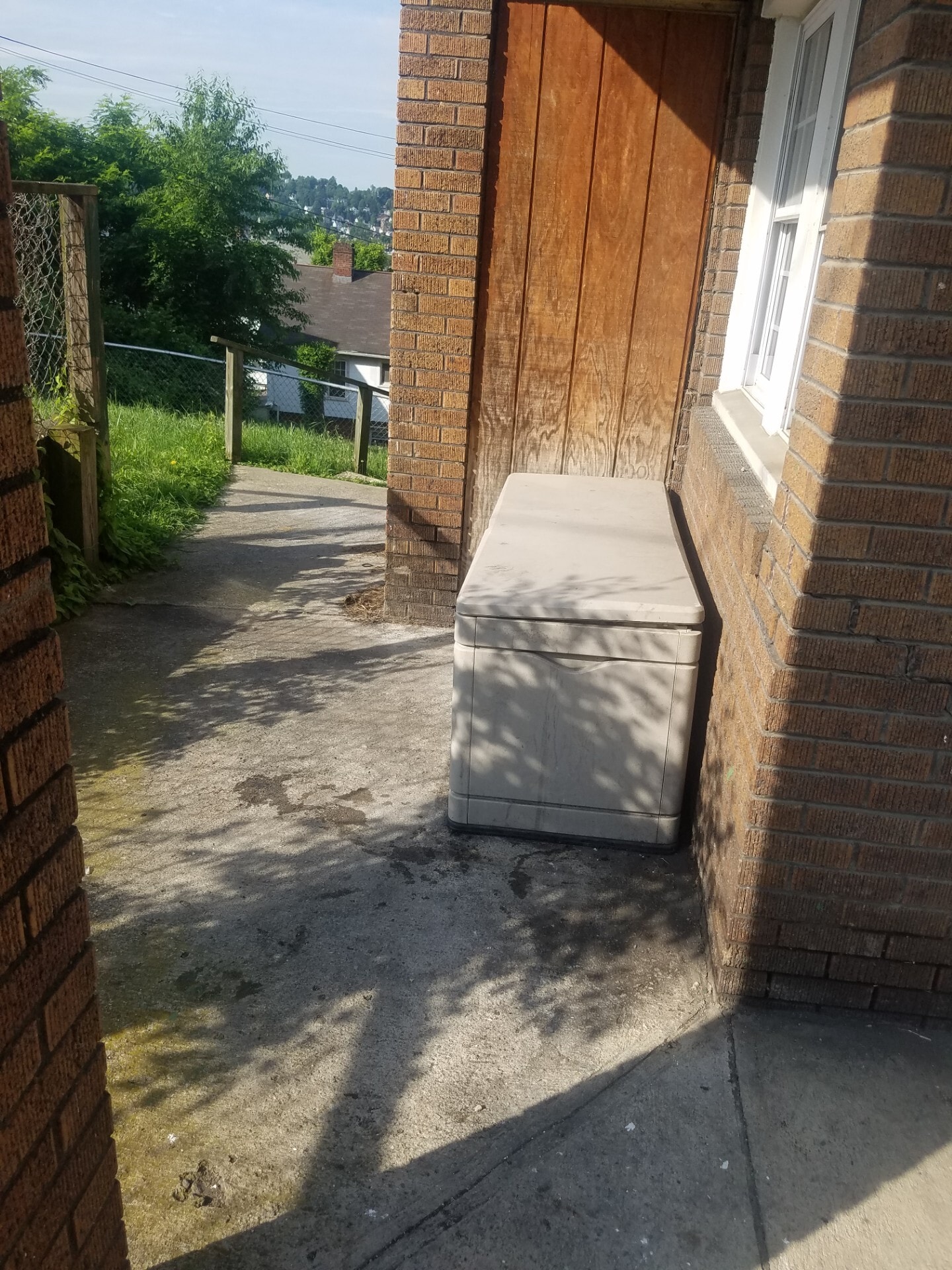Garbage bin - 678 Spruce St