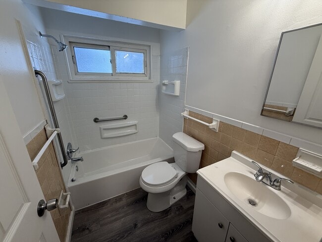 Building Photo - 310 W Princeton Ave