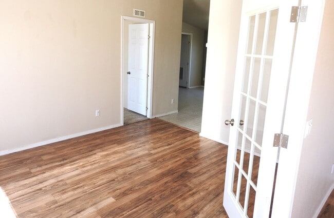 Building Photo - Your Country Living Retreat Awaits