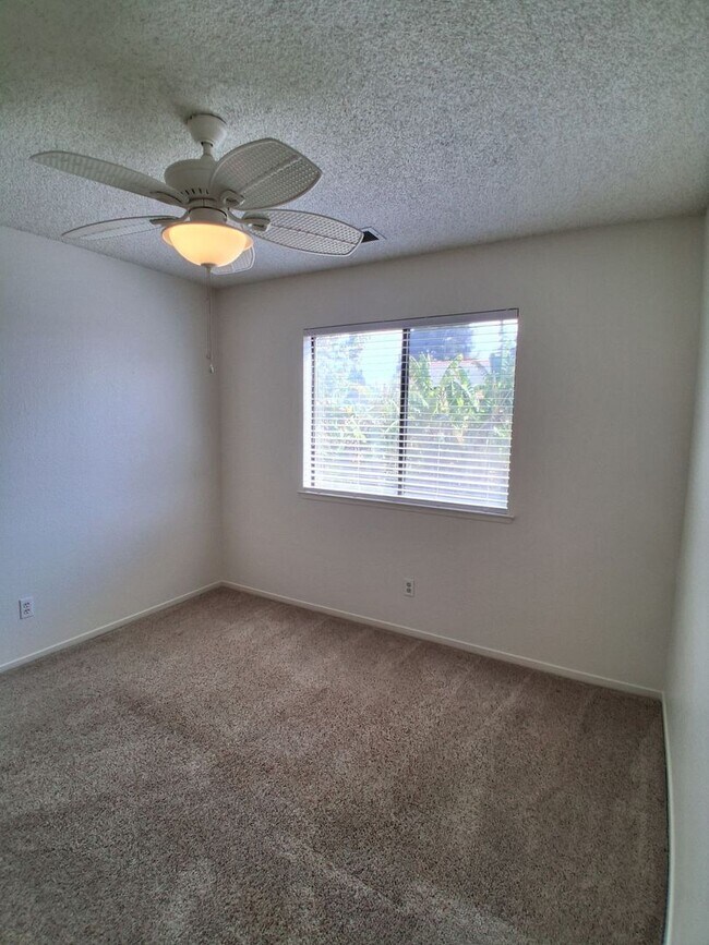 Building Photo - 683 N Fordham Ave