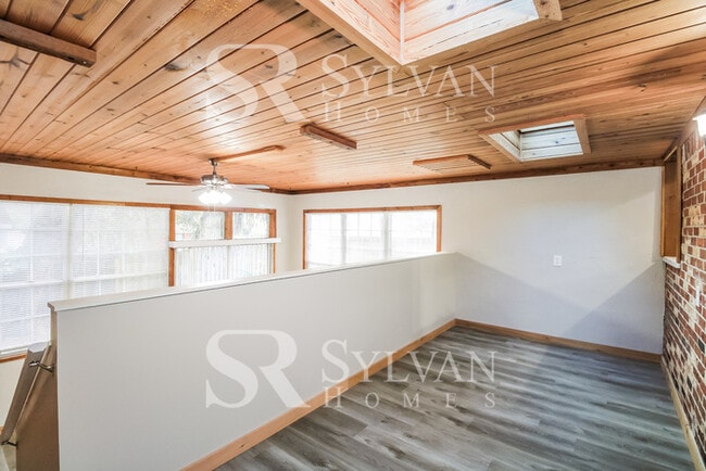 Building Photo - The ideal space to balance life, work, and play.