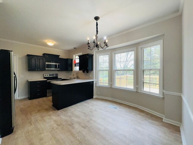 Building Photo - Newly Renovated Home on Quiet Neighborhood
