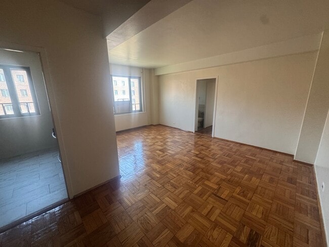 Building Photo - 1409 Metropolitan Ave