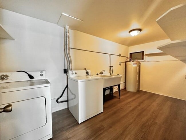 Building Photo - 503 S Main St