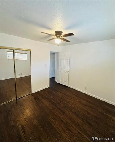 Building Photo - 940 W 70th Pl