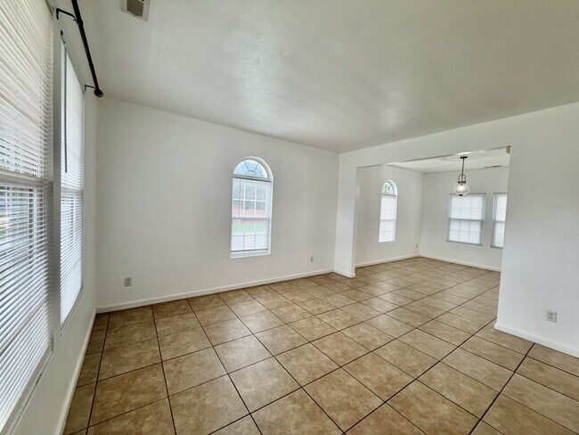 Building Photo - 221 Dunn St
