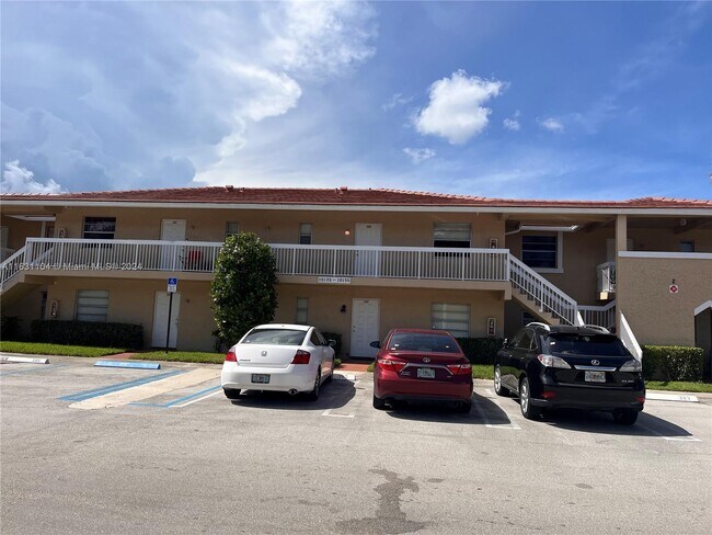 Building Photo - 10143 Twin Lakes Dr