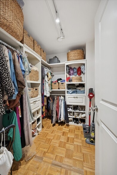 Building Photo - 604 S Washington Sq